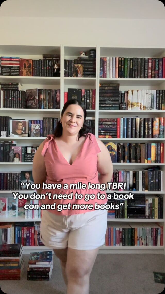 What was that? Couldn’t hear you, you’re all the way in the floor 🤷🏻‍♀️🤭 

#lovelitcon2026 #bookevents2026 #booktok #bookstagram